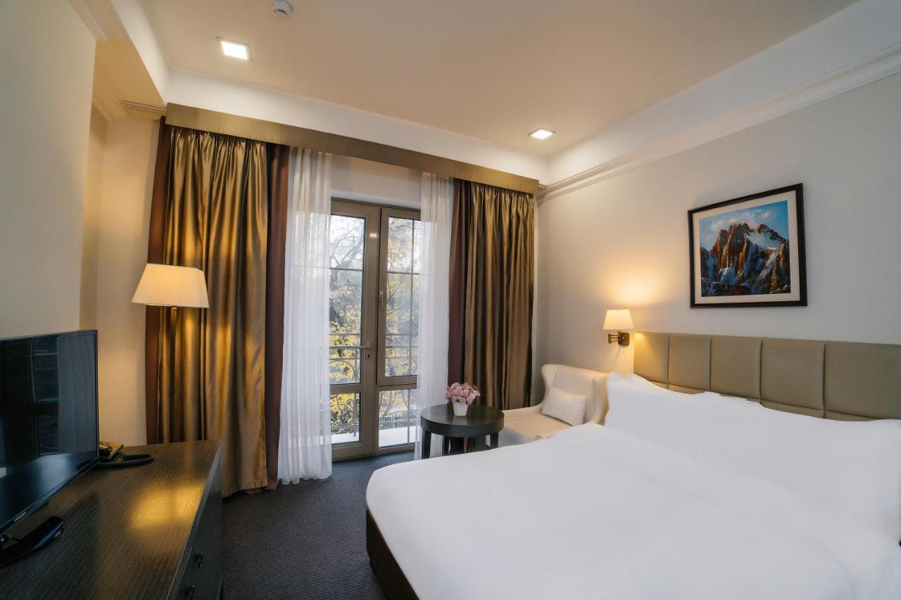 Ambassador Hotel Biskek Kültér fotó