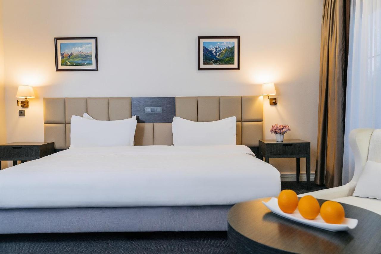 Ambassador Hotel Biskek Kültér fotó
