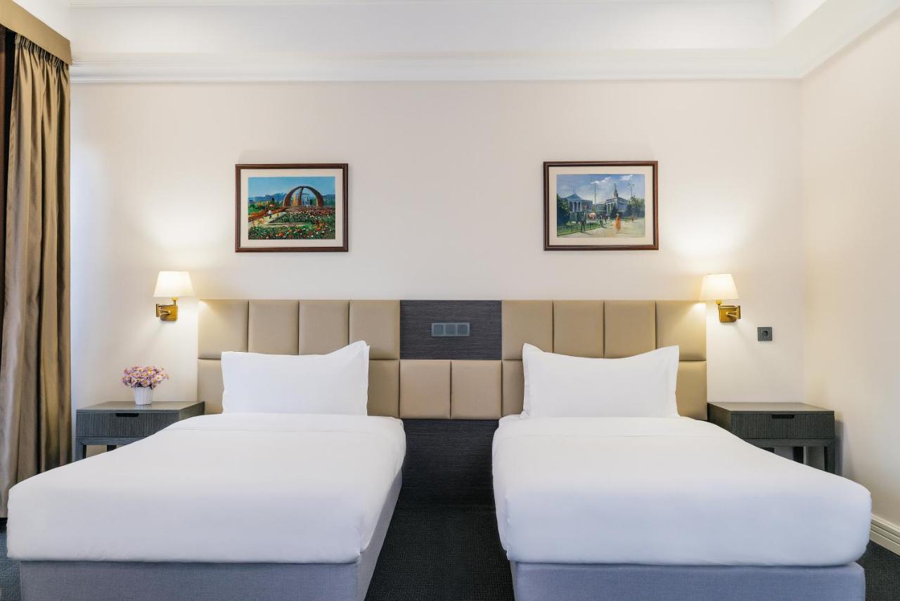 Ambassador Hotel Biskek Kültér fotó