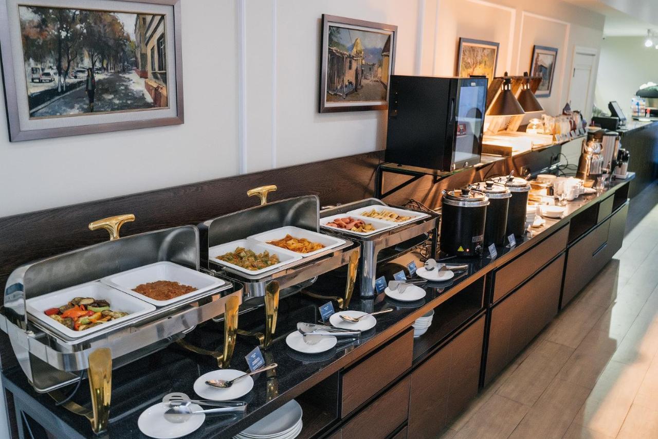 Ambassador Hotel Biskek Kültér fotó