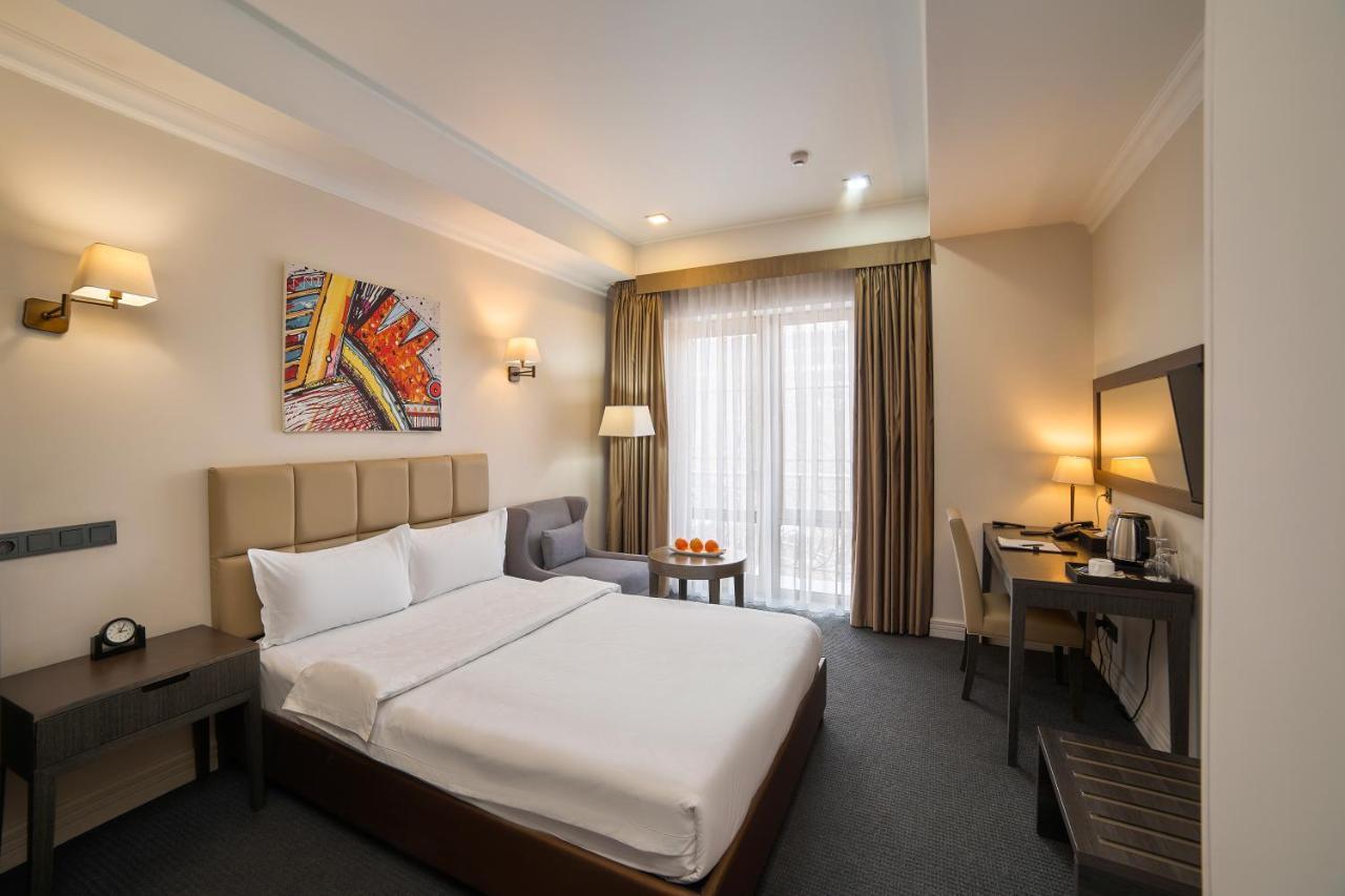 Ambassador Hotel Biskek Kültér fotó
