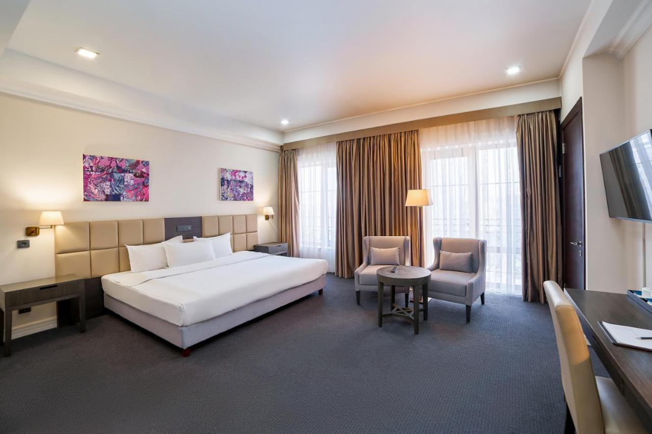 Ambassador Hotel Biskek Kültér fotó