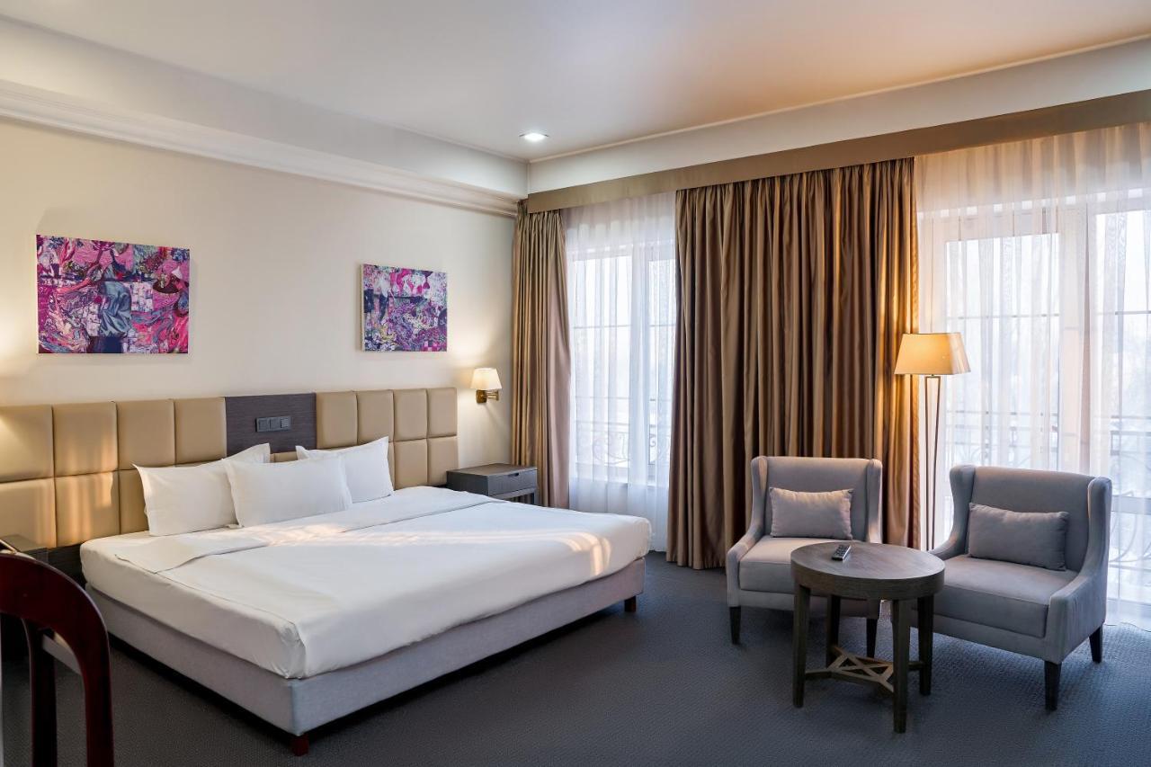 Ambassador Hotel Biskek Kültér fotó