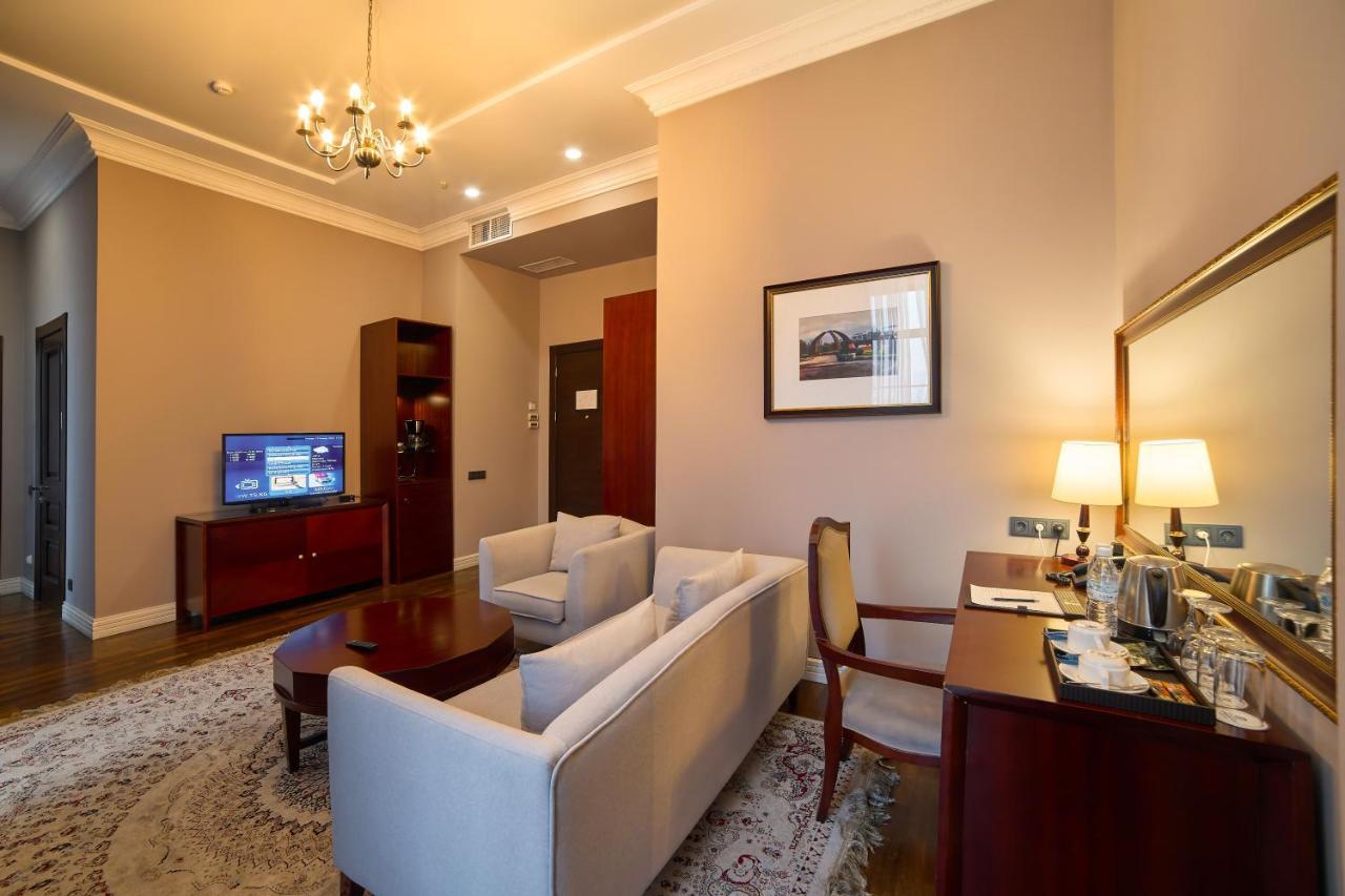 Ambassador Hotel Biskek Kültér fotó
