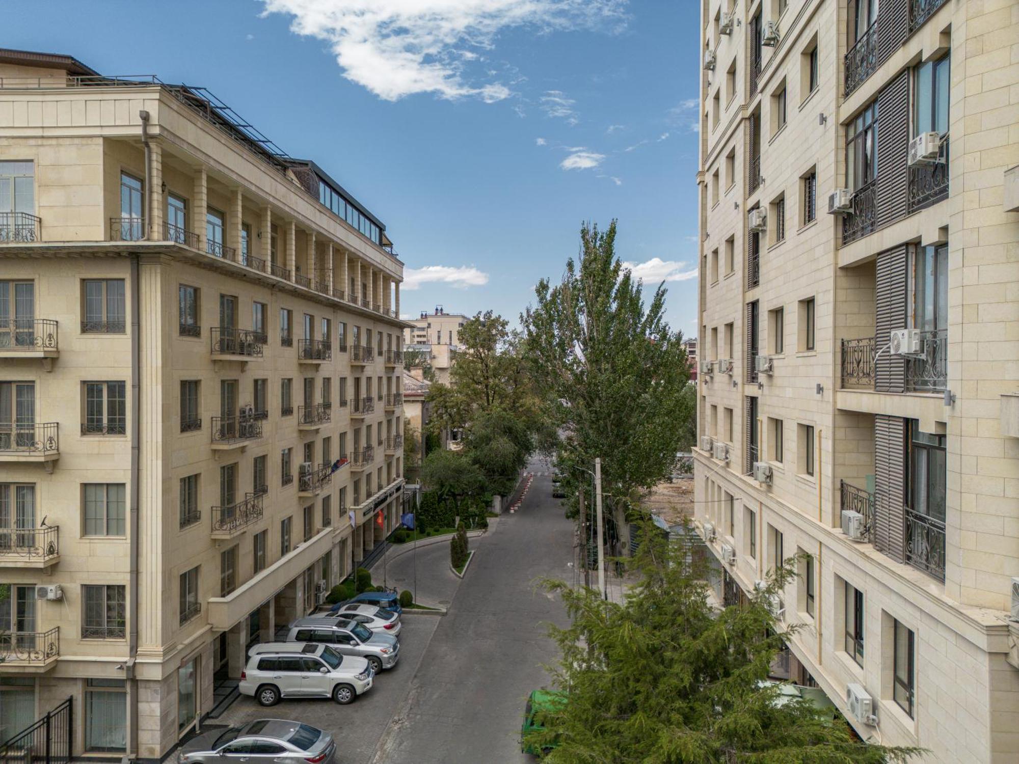 Ambassador Hotel Biskek Kültér fotó